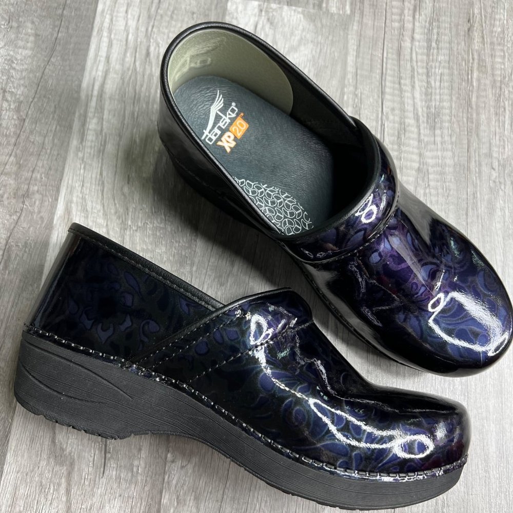 Dansko XP 2.0 Patent Leather Printed Clogs Size 41 (US 10.5-11)